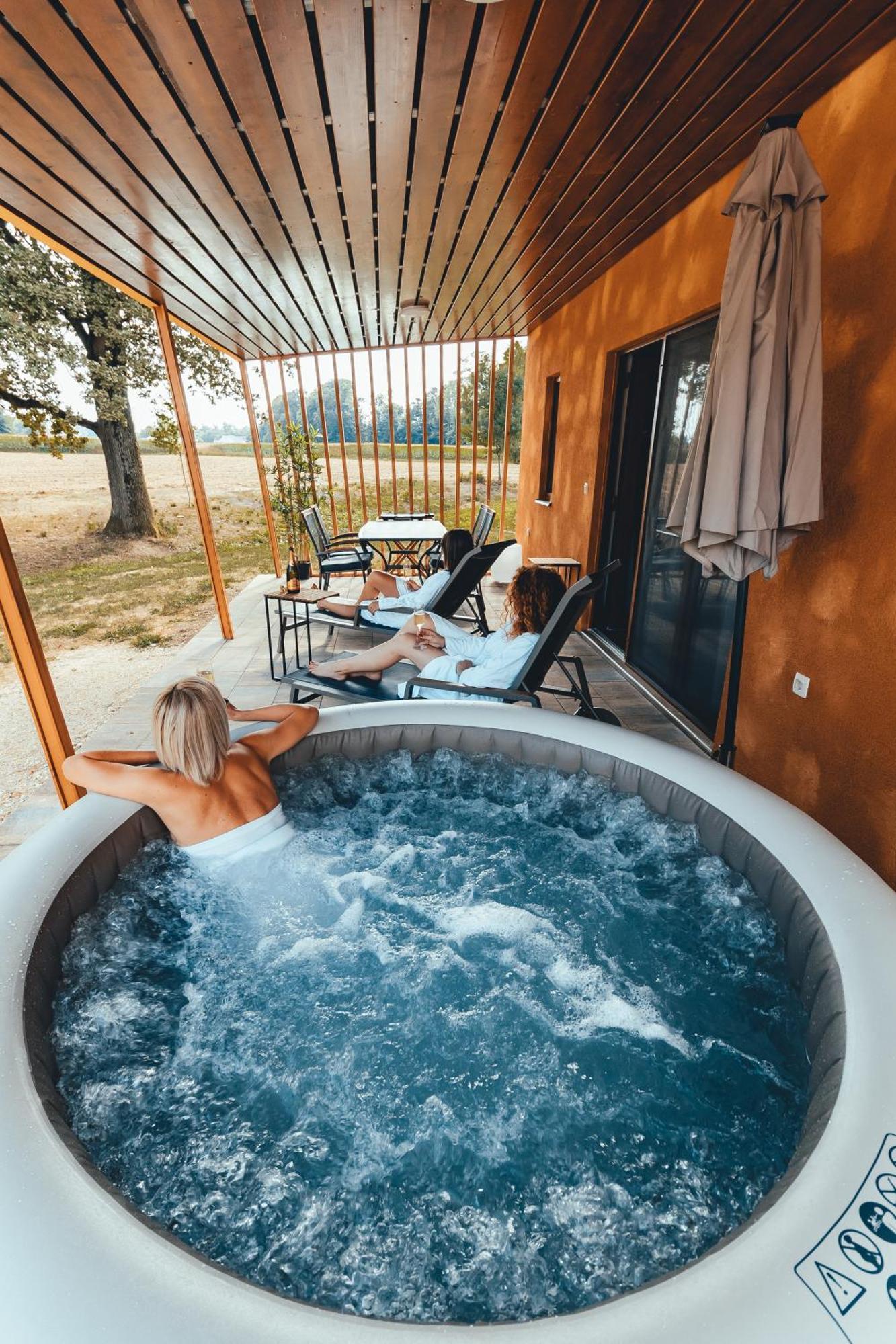 Отель Terme Banovci - Mobilne Hiske Med Brajdami Экстерьер фото