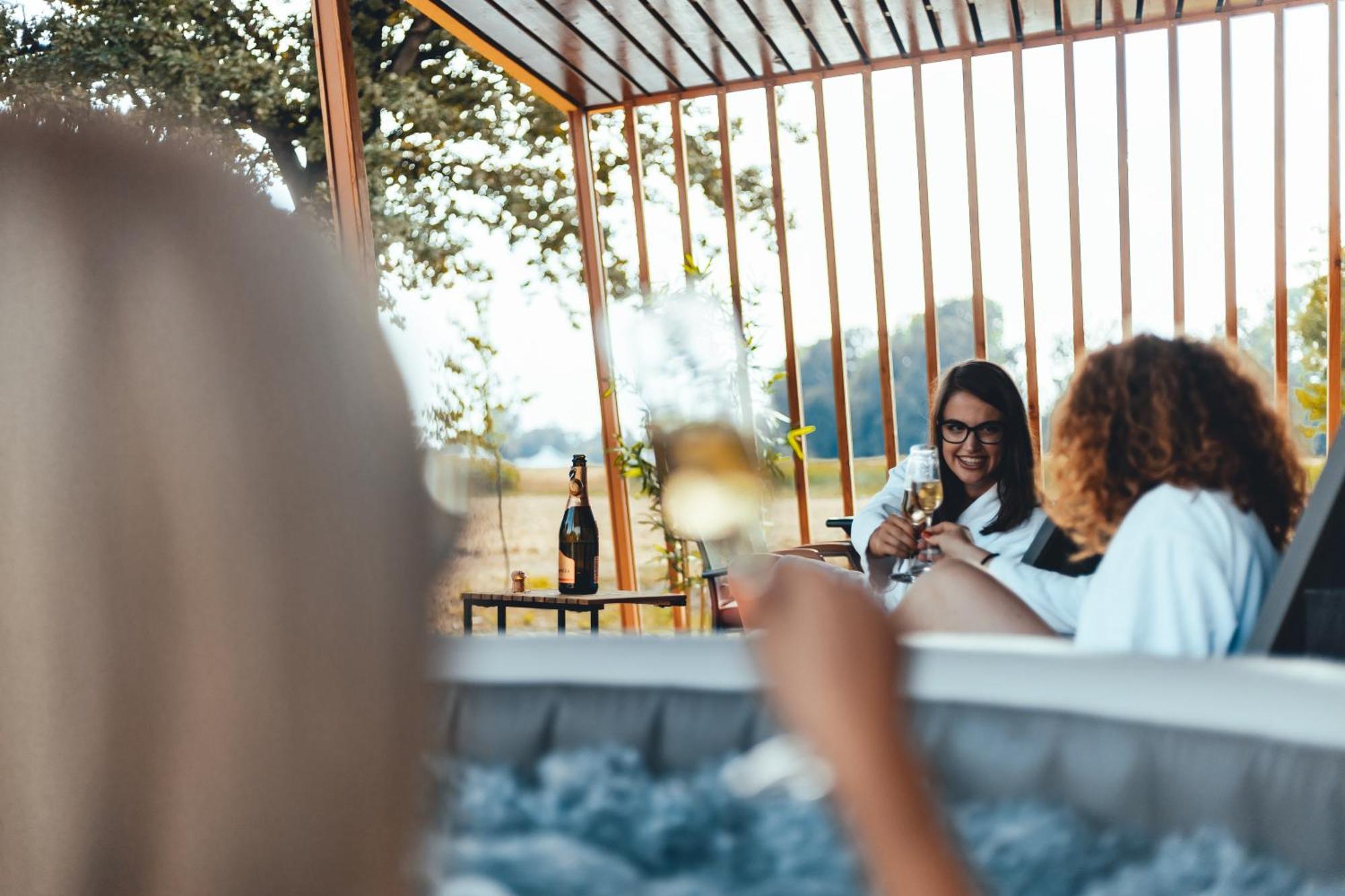 Отель Terme Banovci - Mobilne Hiske Med Brajdami Экстерьер фото