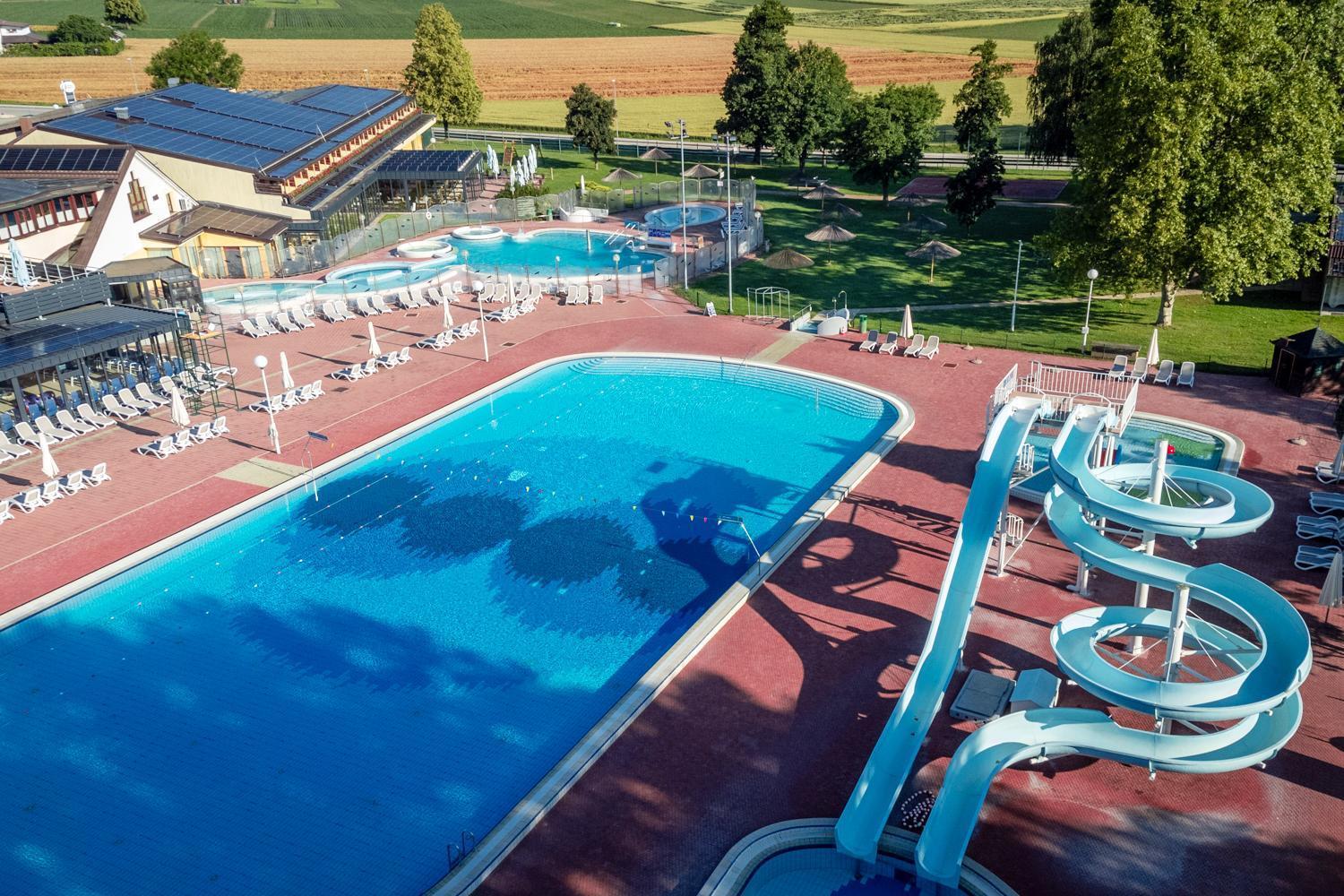 Отель Terme Banovci - Mobilne Hiske Med Brajdami Экстерьер фото